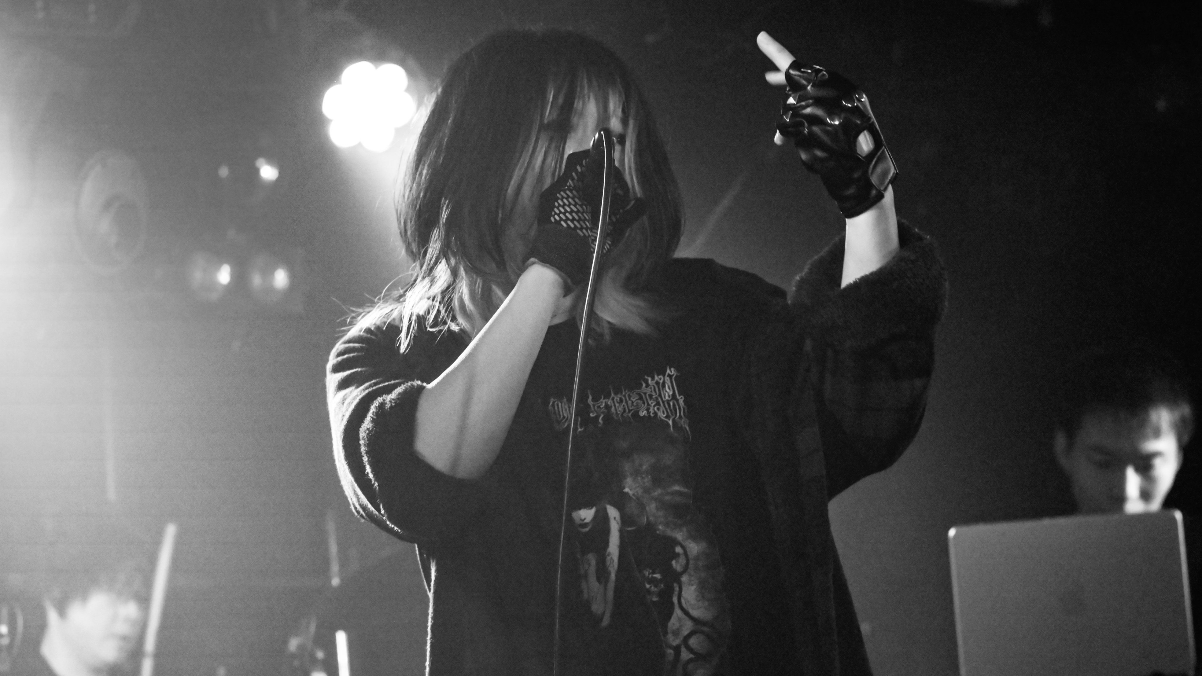 Vo: Momoko